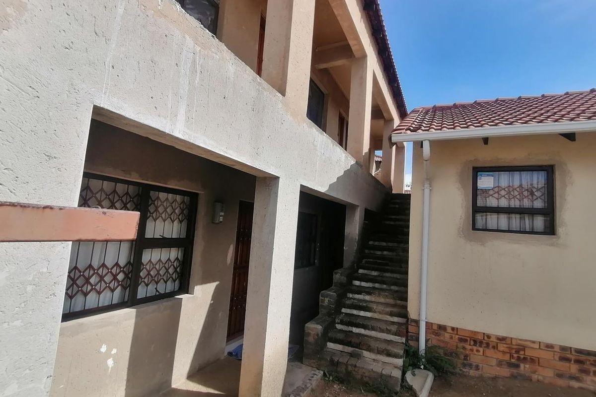 8 Bedroom House for Sale in Cosmo City - Photo 3