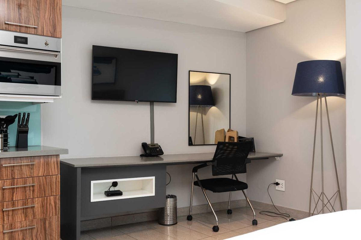 .5 BEDROOM/ 1 BATHROOM STUDIO APARTMENT FOR SALE at the Pearls of Umhlanga®️ - Photo 4