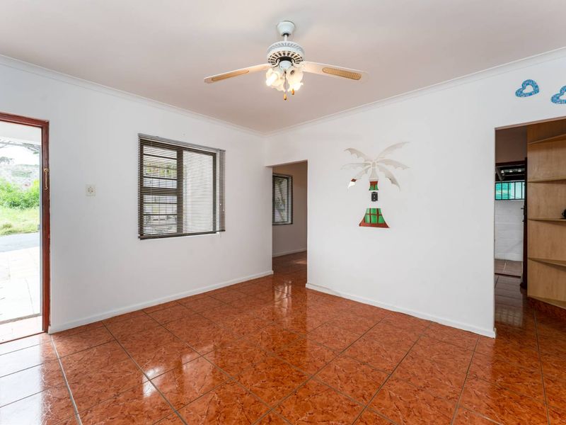 Bright & Spacious 3-Bedroom Home with Stunning Sea Views - Photo 2