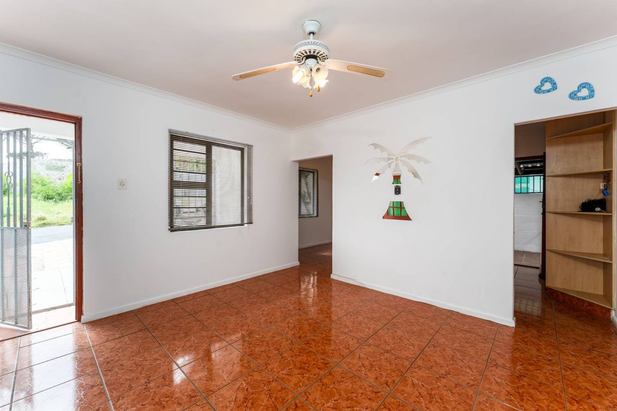 Bright & Spacious 3-Bedroom Home with Stunning Sea Views - Photo 2