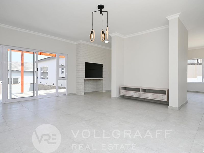 Family Home with Modern Finishes & Separate Flatlet - Photo 2