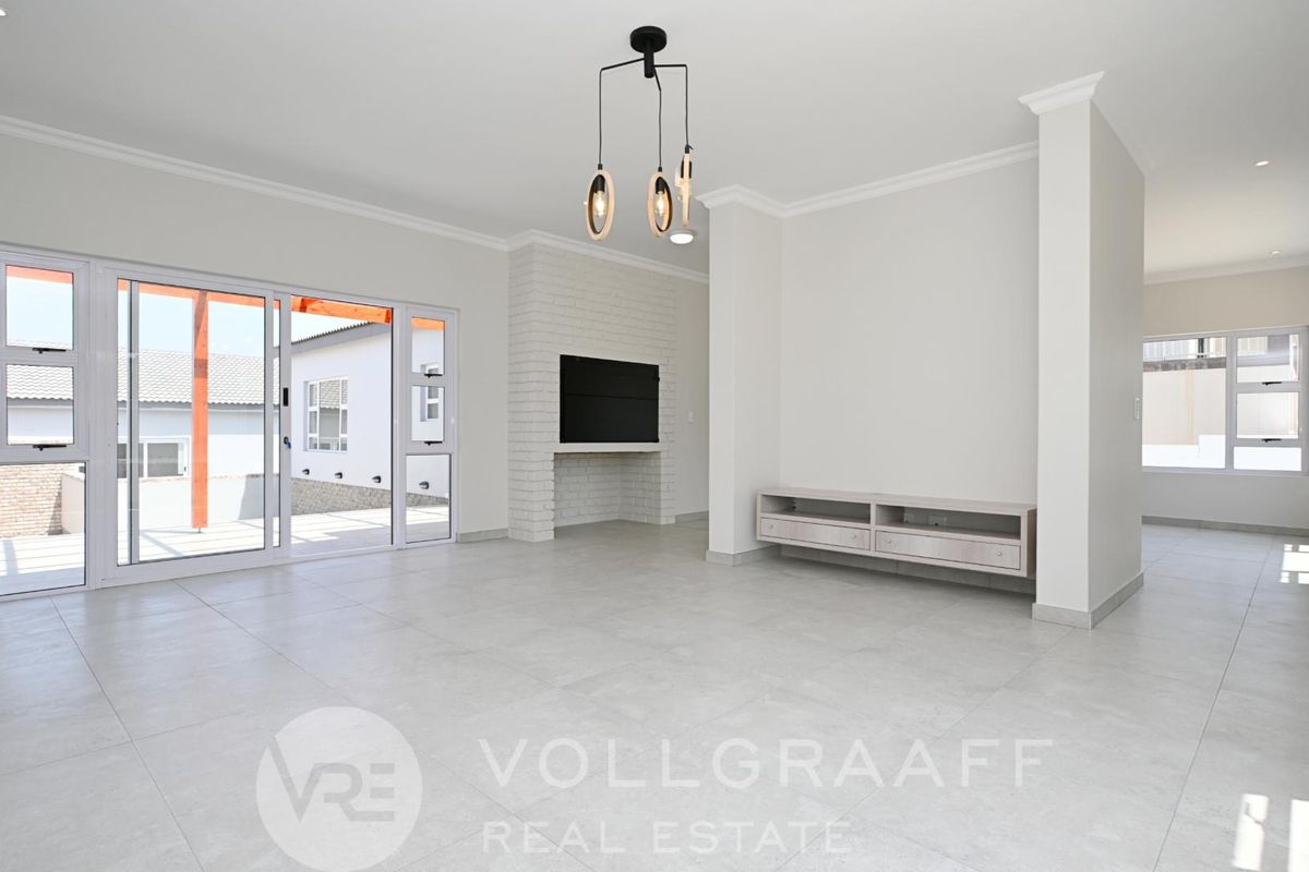 Family Home with Modern Finishes & Separate Flatlet - Photo 2