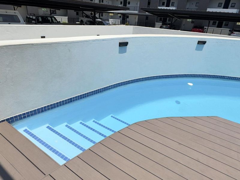 Luxurious 3-Bedroom Apartment for Sale in Waterkloof on Main - Photo 3