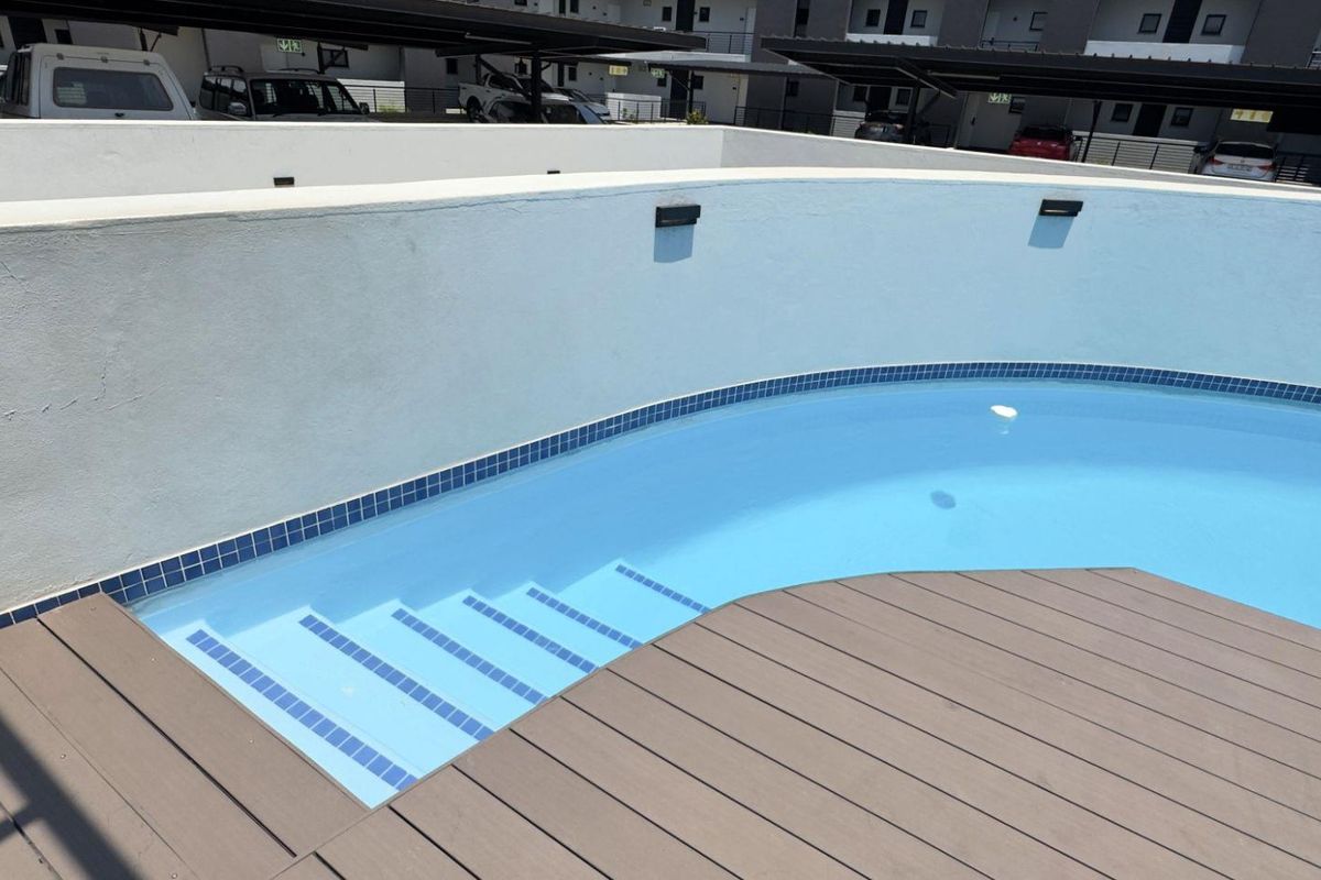 Luxurious 3-Bedroom Apartment for Sale in Waterkloof on Main - Photo 3