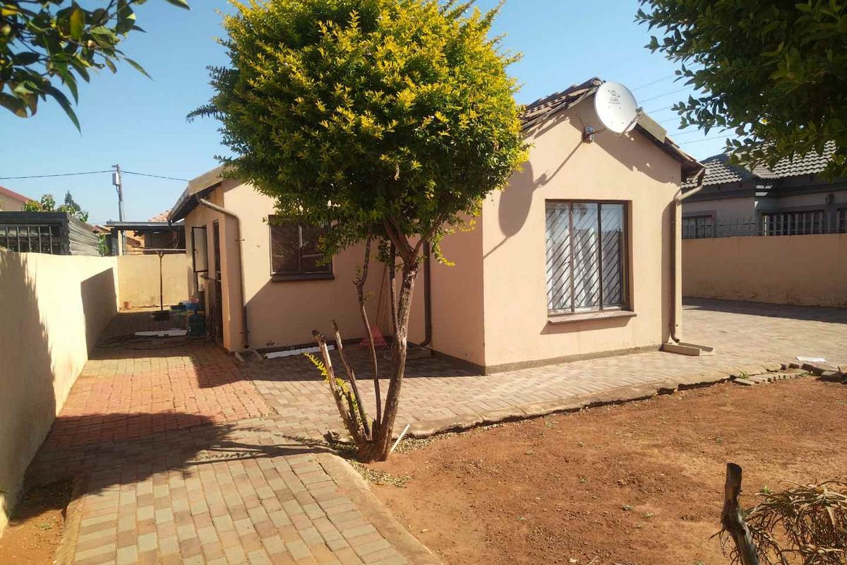 2 bedrooms house for sale in Soshanguve VV - Photo 2