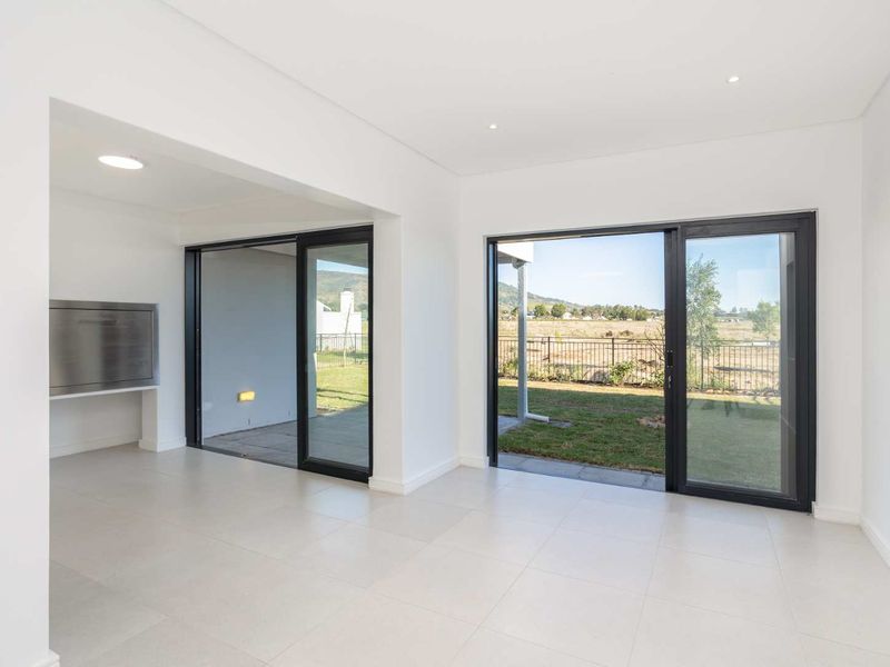 Modern and Secure Three-Bedroom Family Home with an Outdoor Lifestyle in Paarl Valleij Lifestyle Estate & Farm - Photo 5