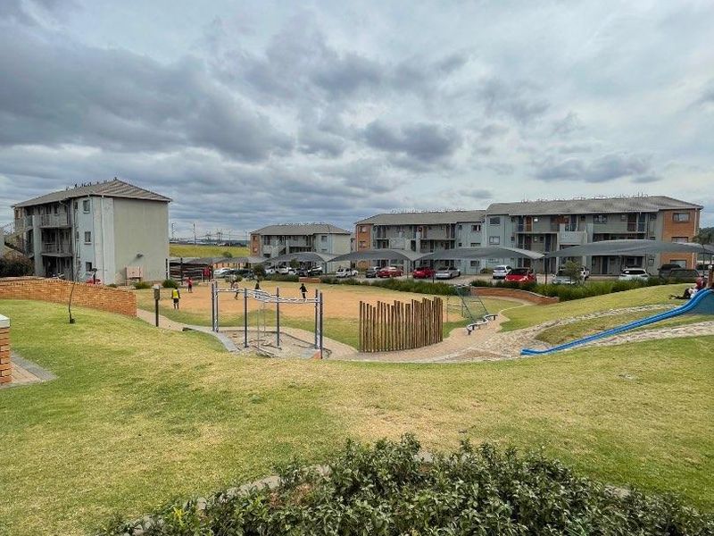 To Rent - Family-Friendly 4-Bedroom Unit Close to Shopping & Schools - Photo 6
