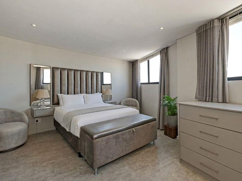 Full-Floor Beachfront Penthouse | 4 Bed | 4 Bath | Private Lift | Fully Furnished | Blouberg - Photo 4