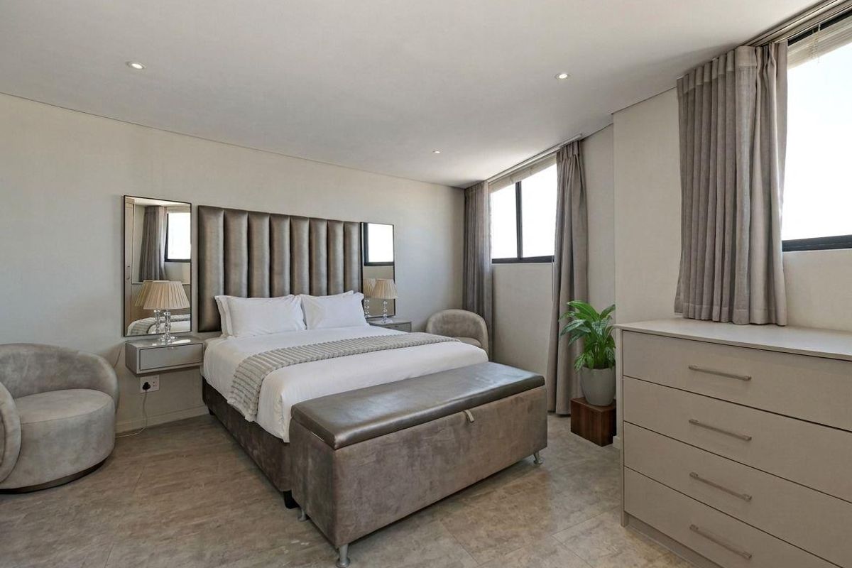 Full-Floor Beachfront Penthouse | 4 Bed | 4 Bath | Private Lift | Fully Furnished | Blouberg - Photo 4