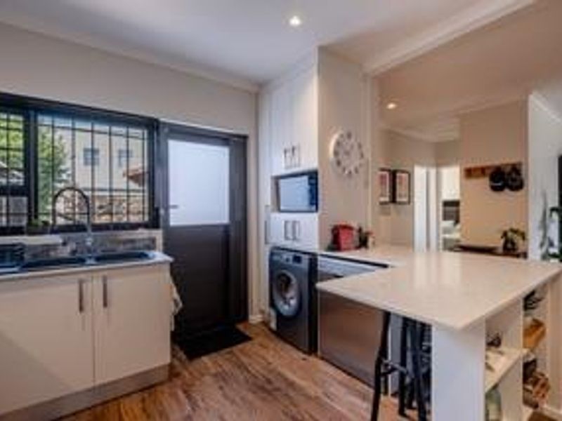 Newly Renovated Townhouse to Rent in Greenacres Village 3 - Photo 7