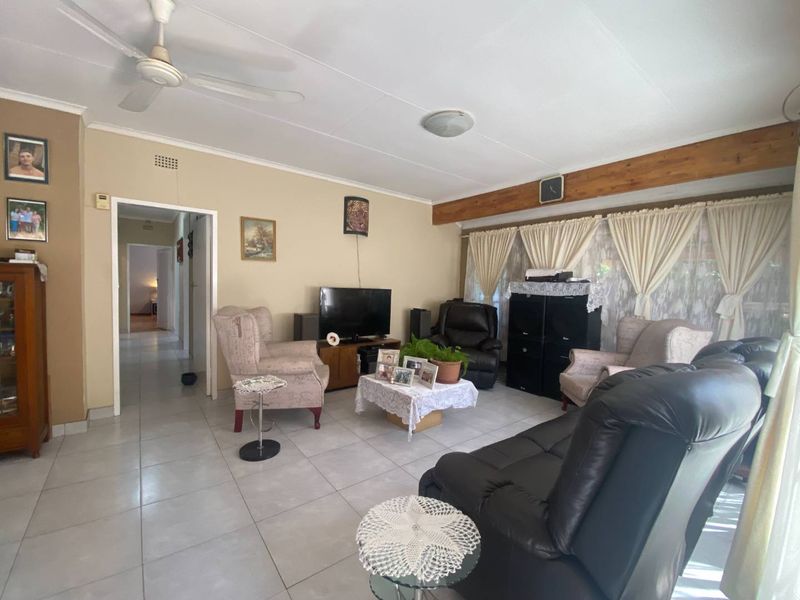 Family Home – Space, Style & Entertaining! - Photo 3