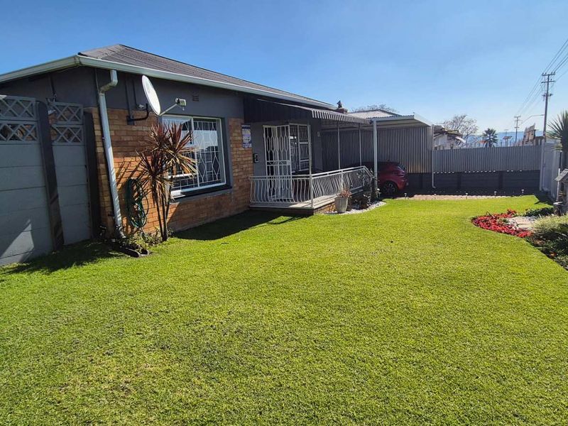 Stunning 4 bedroom property - Neat as a pin - Photo 2