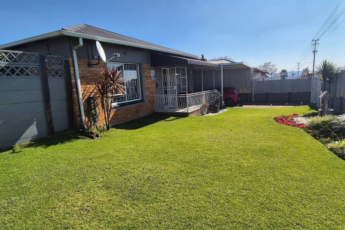 Stunning 4 bedroom property - Neat as a pin - Photo 2