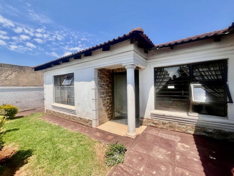 Beautiful home on the market - Photo 3