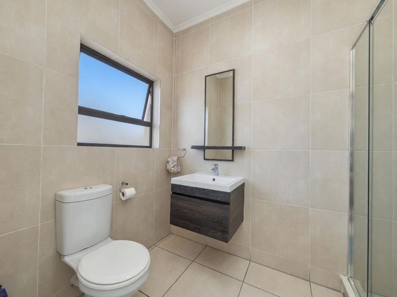 STUNNING VIEWS COME WITH THIS WELL PRICED PENTHOUSE APARTMENT FOR SALE IN GREENSTONE - Photo 7