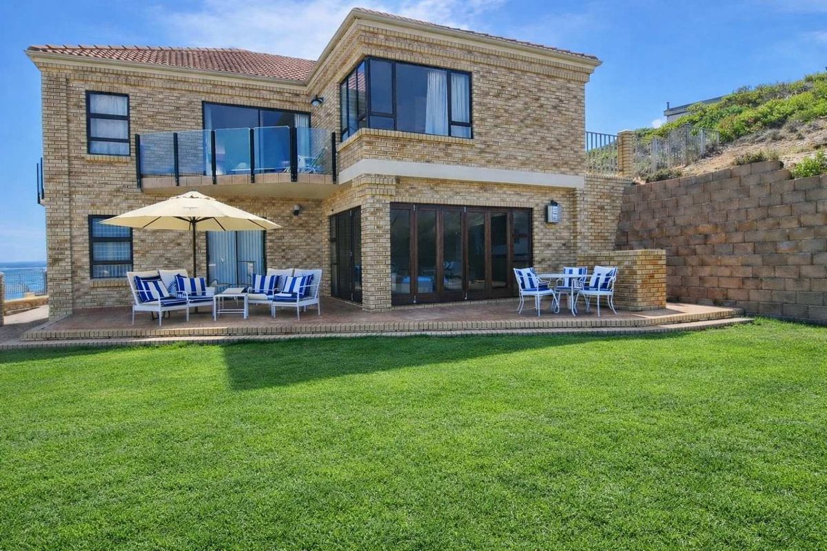 Coastal Elegance Meets Untamed Beauty in Dana Bay - Photo 3