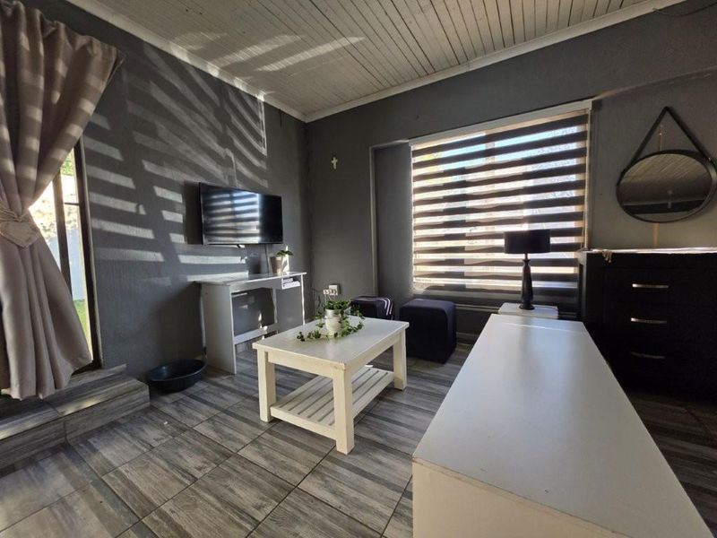 Large Family Home with Flatlet - Photo 4