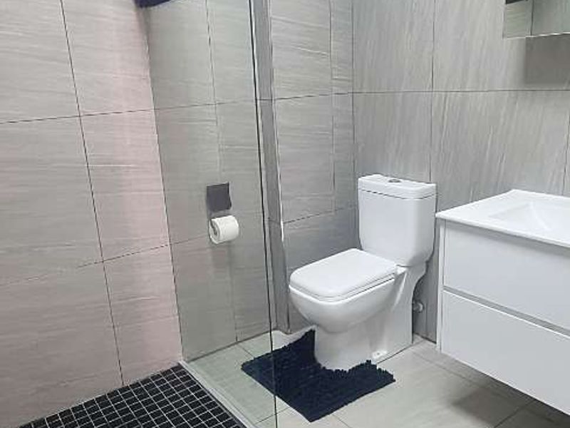 Spacious 2-Bedroom Apartment with En-Suite Baths & Garage in Swakopmund - Photo 7