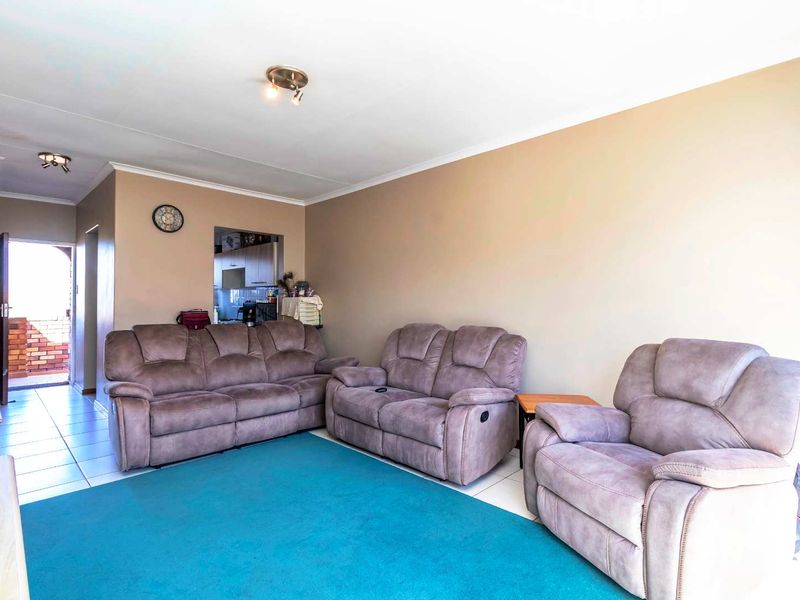 Low Maintenance Two Bedroom Home - Photo 5