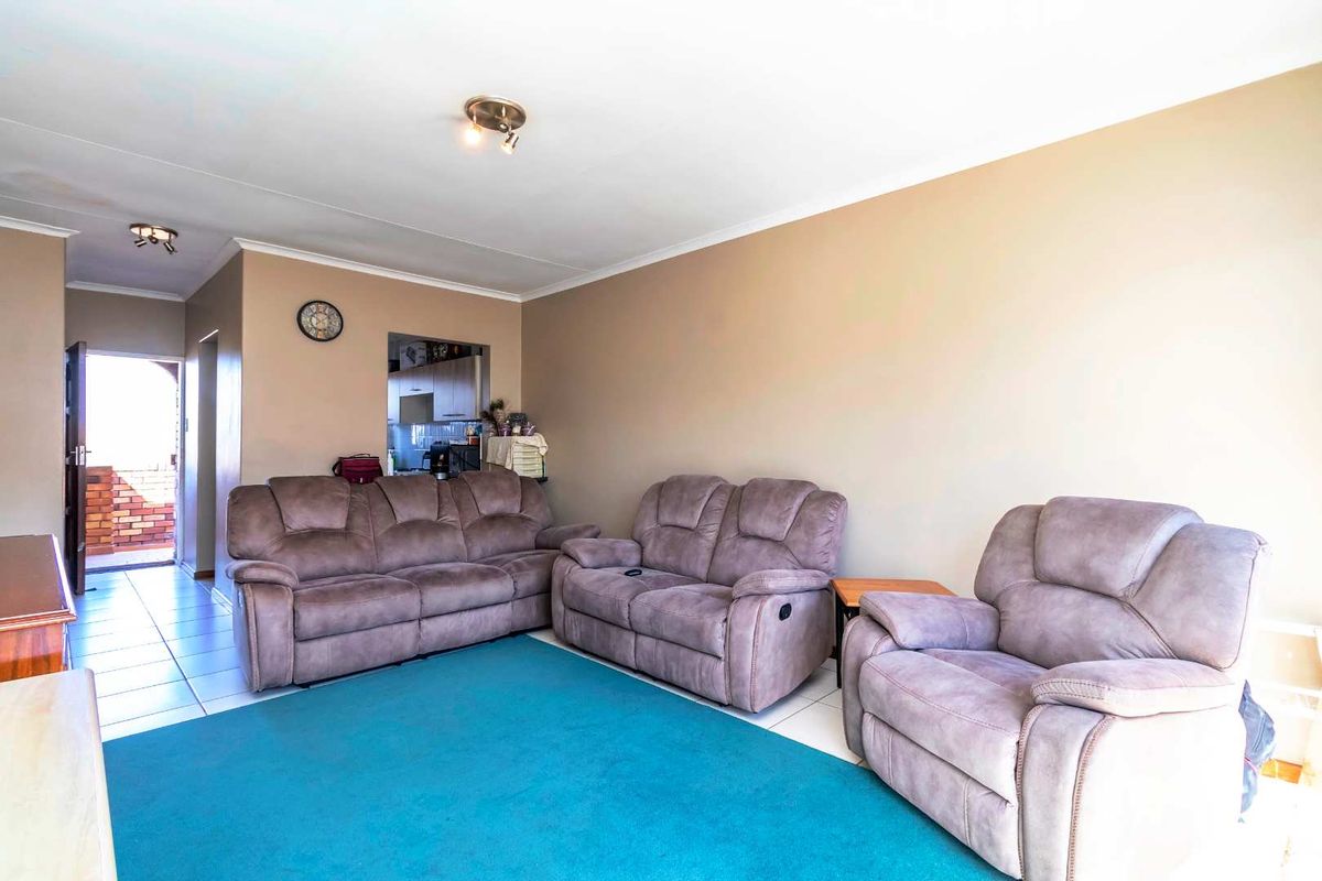 Low Maintenance Two Bedroom Home - Photo 5