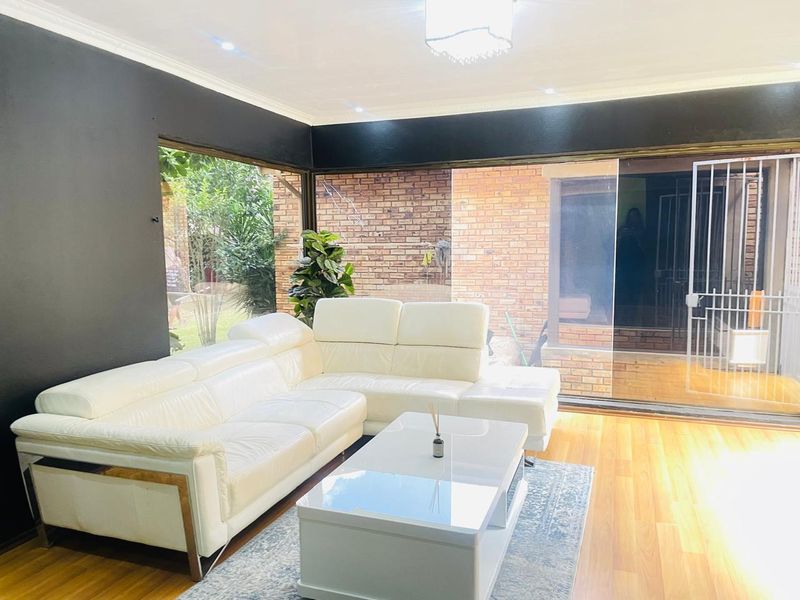 Warm Spacious Family Home!!! - Photo 2