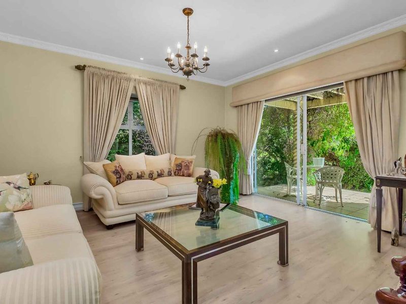 IMMACULATE 3 BEDROOM HOME IN FOURWAYS GARDENS LIFESTYLE ESTATE - Photo 8