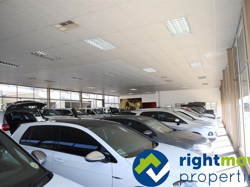 Business premises with Great Visibility in High Traffic Area. - Photo 10