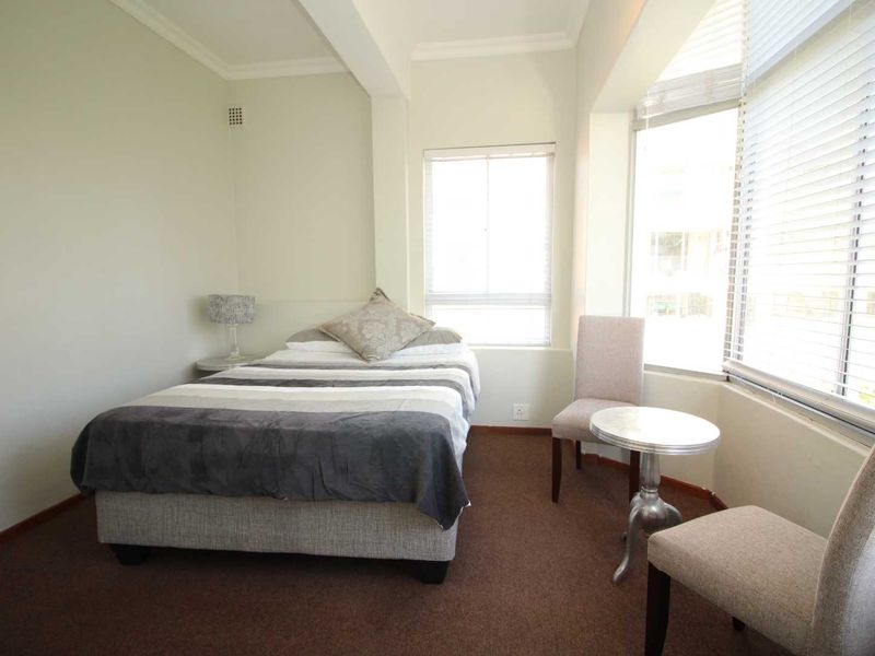 2 Bedroom Furnished - Bantry Bay - Photo 6