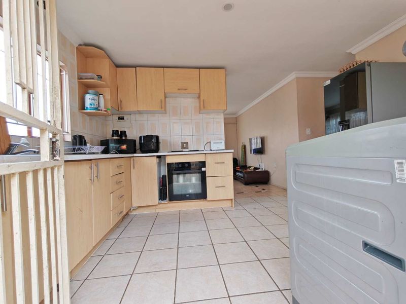 3 Bedroom House for Sale in Cosmo City - Photo 6