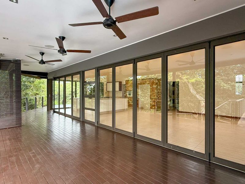 Spacious family Home plus bachelor flat - Photo 6