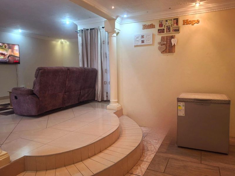 Urgent Sale - Stunning 3 Bedroom Family Home in Woodview, Phoenix - Photo 3