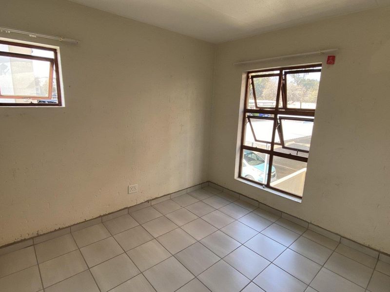 Modern 2-Bedroom Apartment in a Secure Ferndale Complex - Photo 10