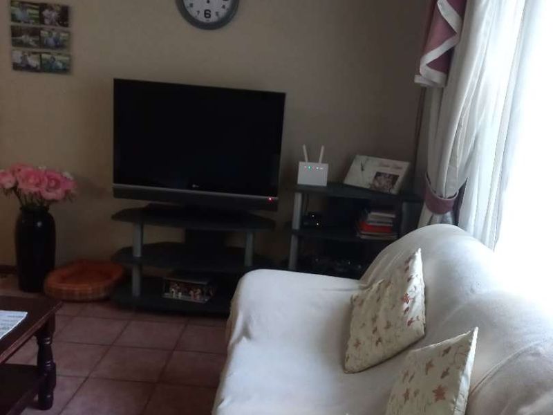 Charing 3-Bedroom Family Home for Sale - Photo 7