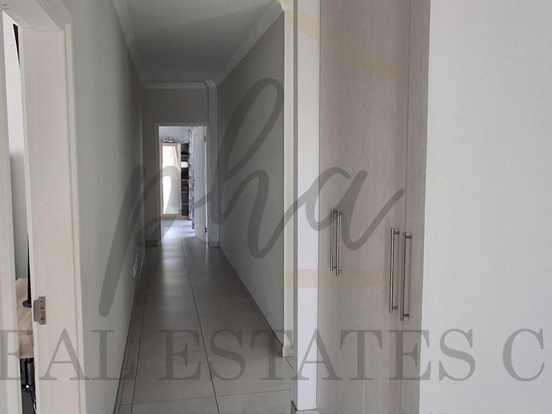 Beautiful Modern Family Home for Sale-Walking Distance to Pro-Ed School. Swakopmund Namibia - Photo 8