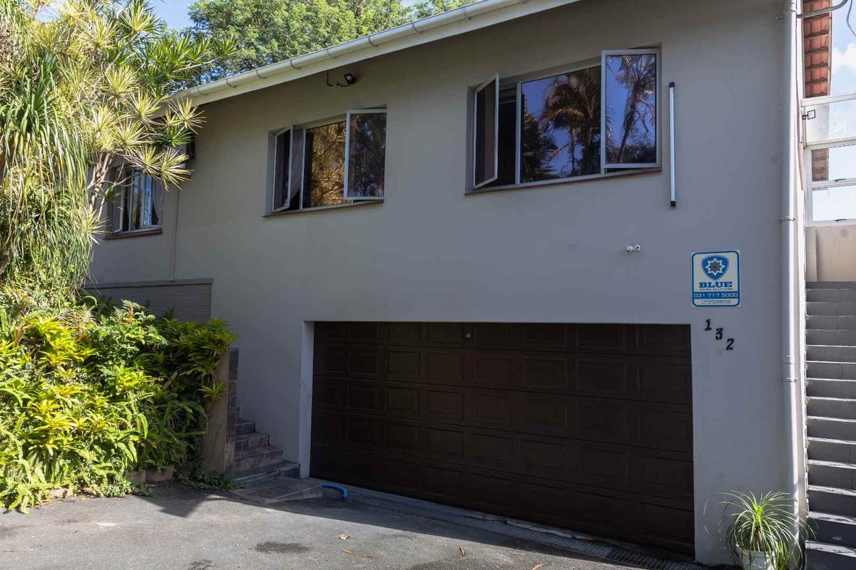 Beautiful 3-Bedroom Home with 2 Garden Cottages in Prime Escombe Location - Photo 4