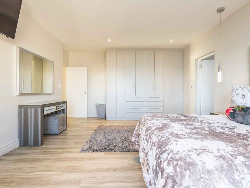 Elevated Luxury with Breathtaking Langebaan Lagoon Views - Photo 10