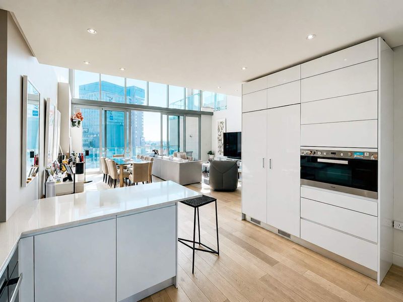 3 Bed Fully Furnished Penthouse for Rent in Sandown - Photo 8