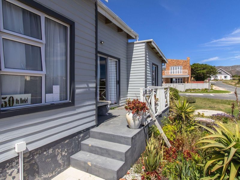 Four Bedroom Holiday Home - De Kelders - Photo 3