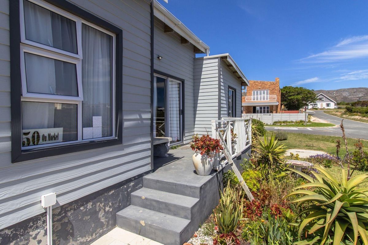 Four Bedroom Holiday Home - De Kelders - Photo 3