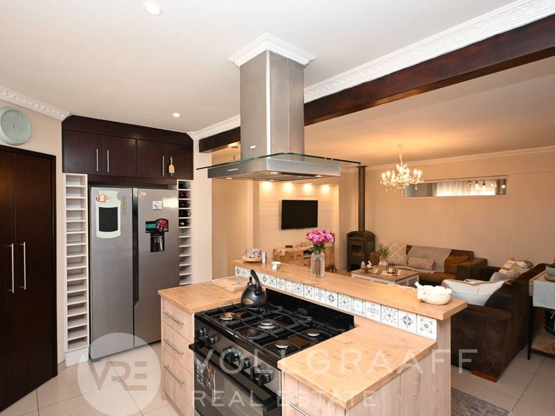 Impeccable Corner Property with Flatlet. - Photo 6