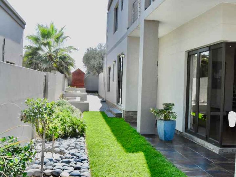 Spacious 4-Bedroom Family Home with Boma & Jacuzzi in prime location - Photo 6