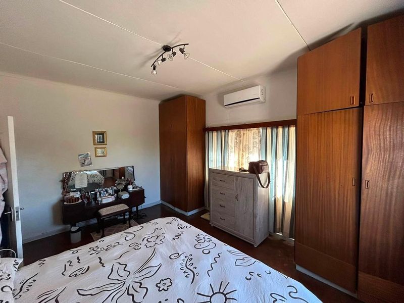 Spacious family home in Otjiwarongo on a 1,500 m2 erf, featuring exceptional entertainment areas and a separate 2-bedroom flat perfect for guests, extended fami - Photo 4