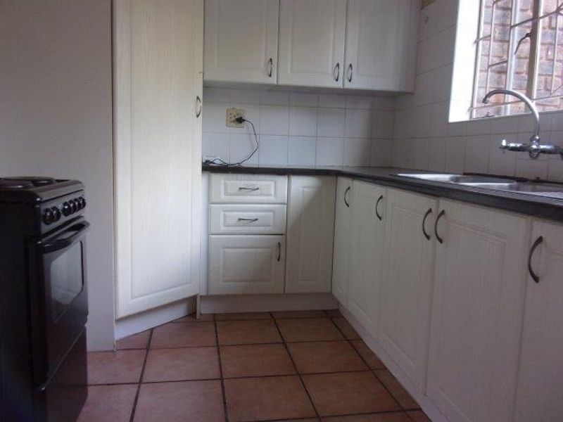 3 BEDROOM DUPLEX TO RENT IN MOUNTAIN VIEW - Photo 2
