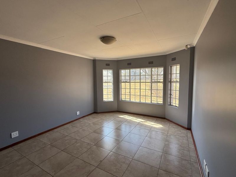 Spacious 4-Bedroom Family Home to rent in tranquil Rynfield AH - Photo 5