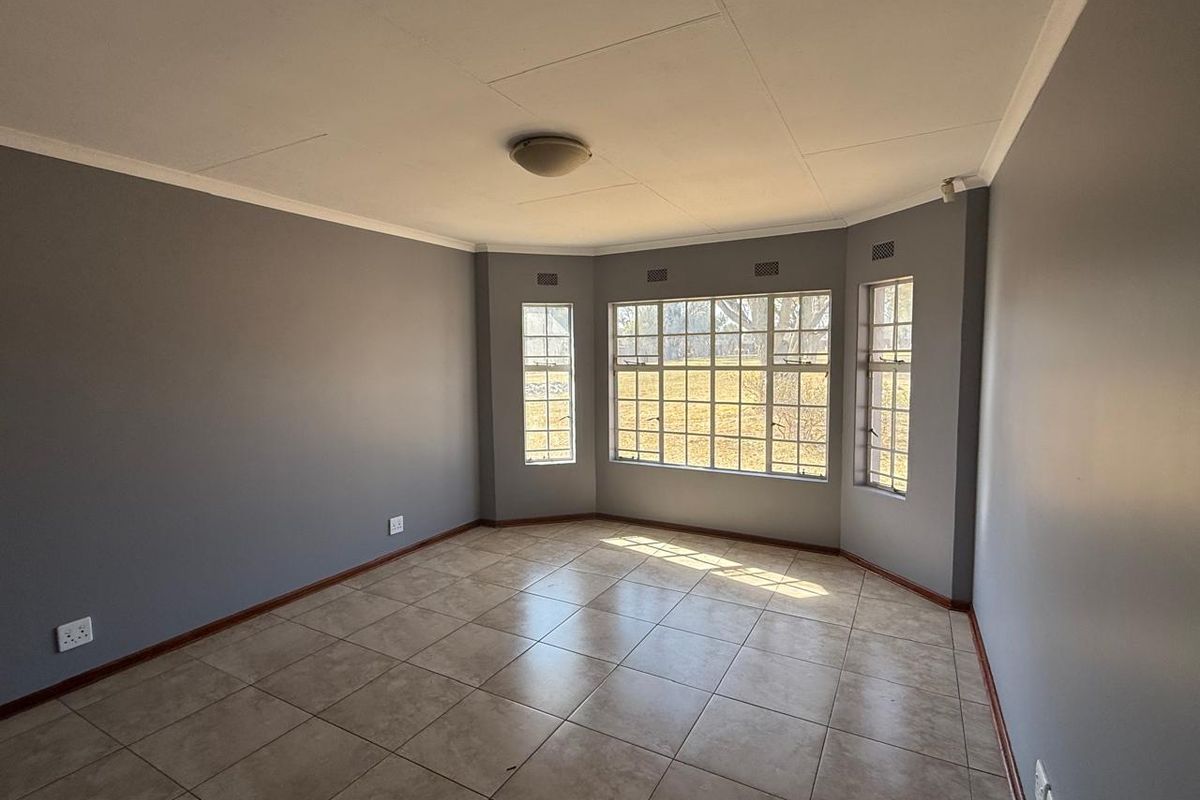 Spacious 4-Bedroom Family Home to rent in tranquil Rynfield AH - Photo 5