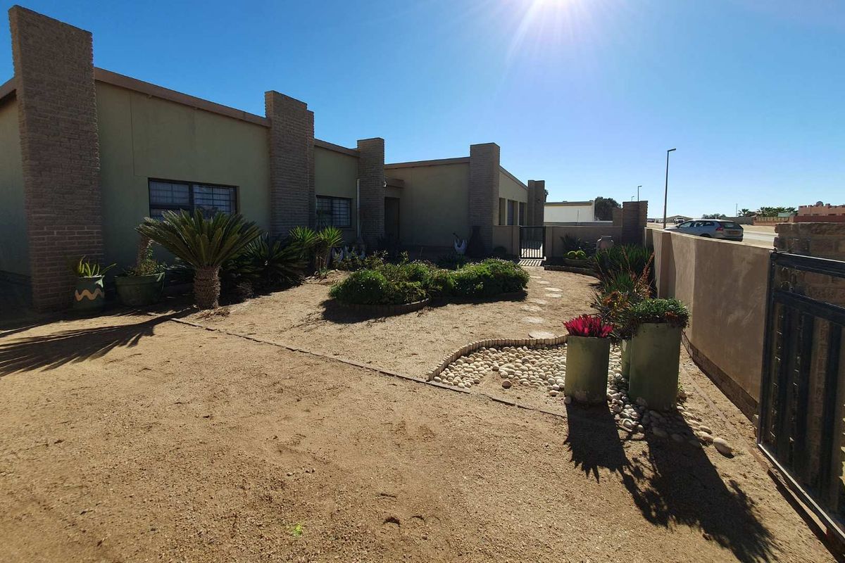 Situated walking distance from the Woermann Brock Supermarket. - Photo 2