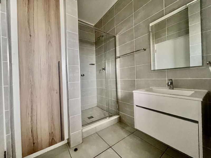 Top floor 1 Bedroom Apartment in Ballito - Photo 3