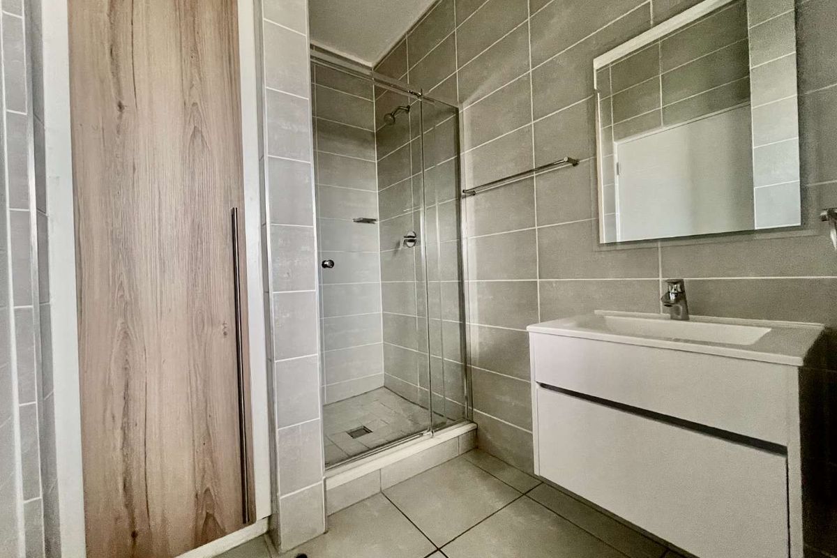 Top floor 1 Bedroom Apartment in Ballito - Photo 3