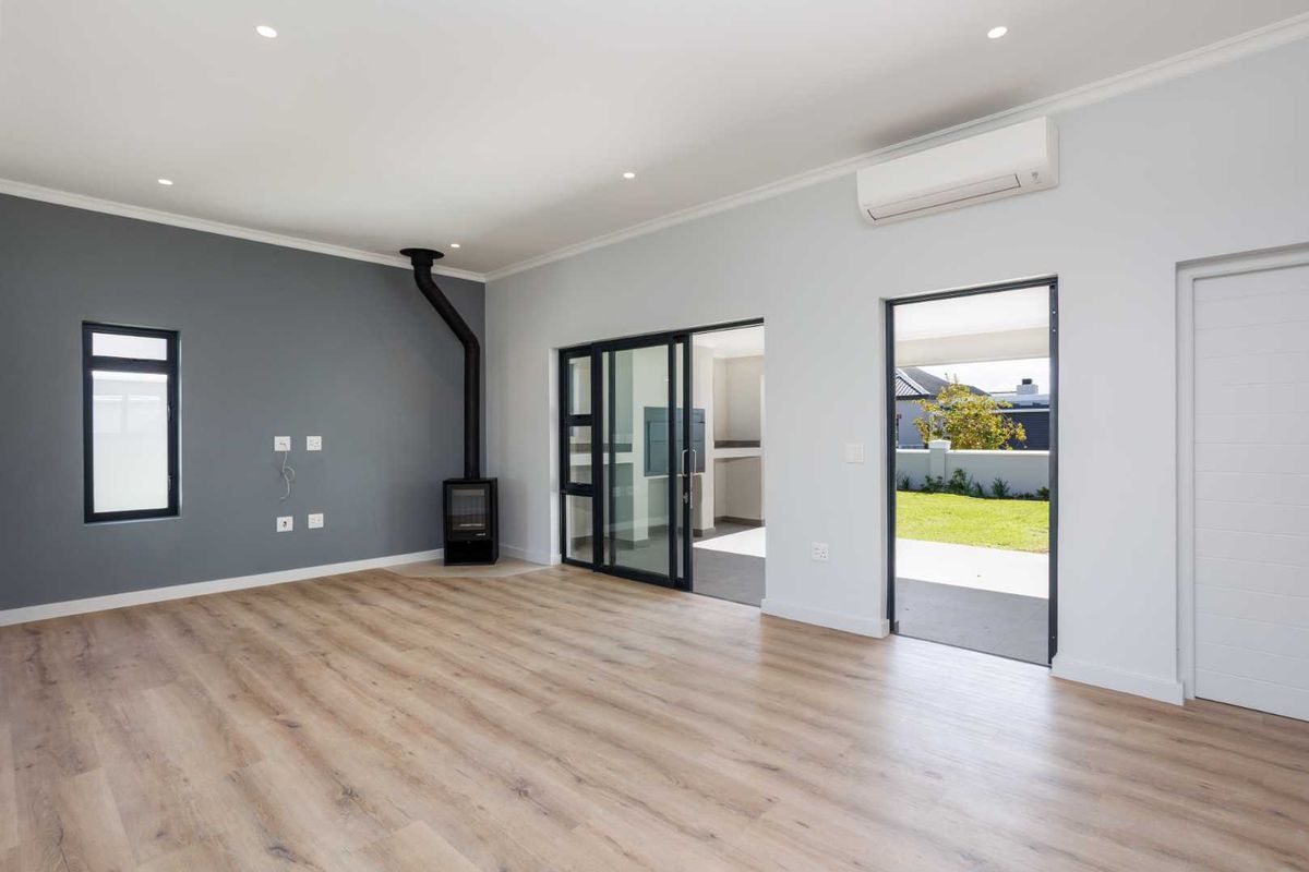 Sophisticated Two-Bedroom Home in Val de Vie Evergreen - Photo 4