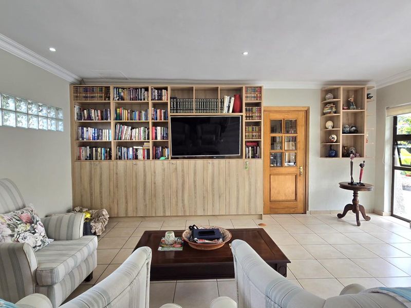 5 Bedroom House for Sale in Mulbarton - Photo 5